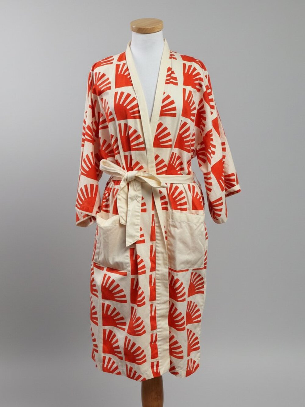 Wonder Valley red/cream Sunray robe, Size S/M, LIKE NEW!